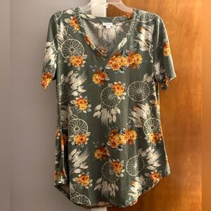2/$12 bundle- Lularoe Dreamcatcher Christy Tee